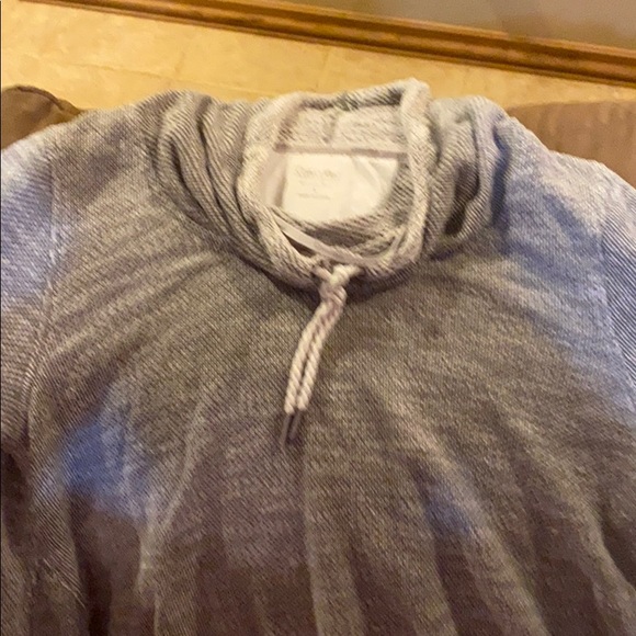Grey cute casual Calvin Klein sweater. - Picture 4 of 4